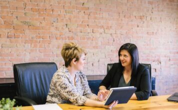 Jakie korzyści płyną z bycia mentorem i jakie umiejętności są potrzebne, aby być dobrym mentorem