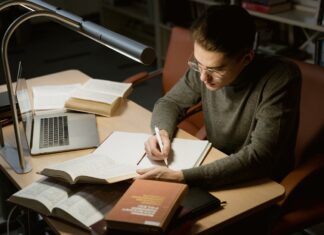Jak przetłumaczyć świadectwa i dyplomy do pracy lub studiów we Francji? Jak przetłumaczyć świadectwa i dyplomy do pracy lub studiów we Francji