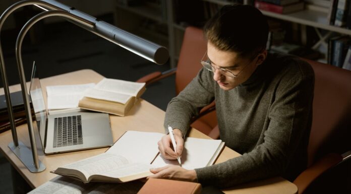 Jak przetłumaczyć świadectwa i dyplomy do pracy lub studiów we Francji